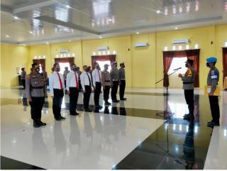 10 Personel Berprestasi Dapat Penghargaan Dari Kapolres Kampar