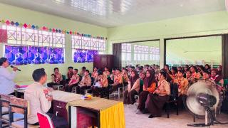 Bhabinkamtibmas Koto Garo Laksanakan Police Goes to School dalam kegiatan MPLS