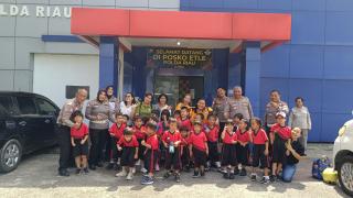 Ditlantas Polda Riau Dekatkan Anak dengan Keselamatan Berlalu Lintas dan Green Policing