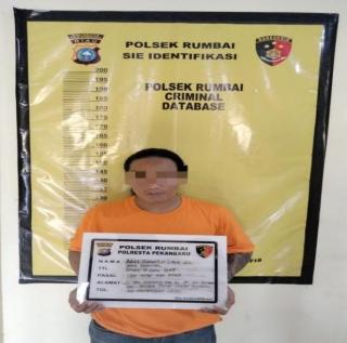 Polsek Rumbai Tangkap Seorang Tersangka Pengeroyokan di Muara Fajar