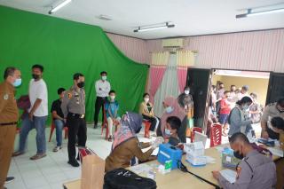 Polsek Senapelan Gelar Vaksinasi Bagi Masyarakat Se Kecamatan Senapelan