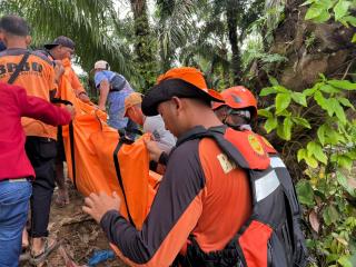 Perempuan yang Tenggelam di Sungai Sosa Desa Tingkok  Dua Hari Pencarian Ditemukan Meninggal