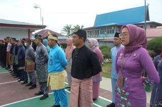 Sambut hari jadi provinsi Riau ke 66 pegawai Rutan Rengat Kenakan Pakaian Adat melayu