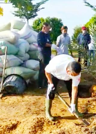 Wakil Gubernur Riau Panen Ikan Lele dan Tanam Kurma Azua di Pusdiklat APPI