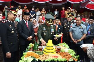 Di Hari Jadi TNI ke78 Kapolres Kampar Berikan Surprise ke Dandim 0313 KPR