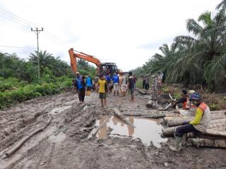 Jalan Masuk Desa Muara Dua Rusak Parah,"Warga" Kita Tunggu Janji Gubri dan Tanggap Pemkab Bengkalis