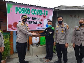 Kapolresta Pekanbaru Sambangi Kampung Tangguh"kelompok tani JB Berkebun"dan Bagikan Masker di Kelura