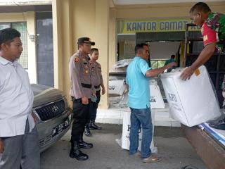 Kapolsek Bangkinang Barat Kawal Pergeseran Logistik dari PPS ke PPK