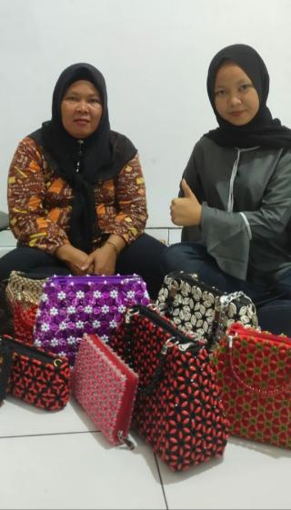 Dampak Pandemi Covid-19 Pengrajin Tas Penuh Harapan