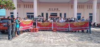 Imlek Berbagi Kasih, Warga Tionghoa Bagikan Ratusan Sembako Bersama Wartawan