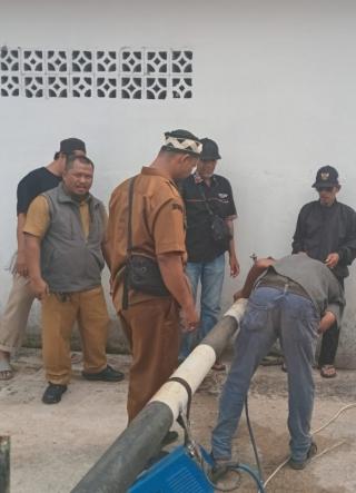 KepalaUPT H.Al  Bukhari.Sf.  Spdl . Mpdl. Sirotorahmi dengan pedagang dan kebersihan dan keamanan 