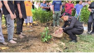 Polres Kampar Berduka Upacara Pemakaman Personil Aipda Supriandi Dilaksanakan Dengan Khidmat Di Kuok