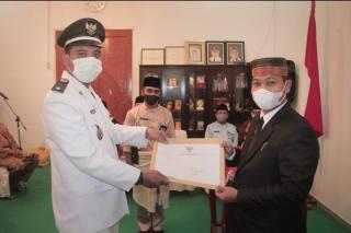 Lantik Syapwan Akbar Sebagai Pjs Kades Pantai harapan Ini Pesan Wabup Lingga