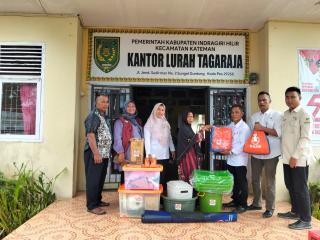 DINSOS DAN BPBD INHIL SALURKAN BANTUAN UNTUK KORBAN KEBAKARAN DI TAGARAJA