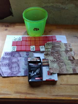 Tim Patroli Polsek Siak Hulu Amankan 4 Pelaku Judi Domino di Desa Kepau Jaya