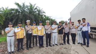 JELANG OPERASI KETUPAT DIRLANTAS POLDA RIAU CEK JALAN LINTAS TIMUR BERSAMA ISTANSI TERKAIT