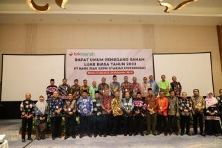 Bupati Inhil Hadiri Rapat Umum Pemegang Saham Luar Biasa ( RUPS-LB ) Tahun 2023 di Batam.