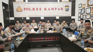 Perkuat Iman & Semangat Kebangsaan, Polres Kampar Ikut Binrohtal Bersama Kapolri dan Gus Baha Secara