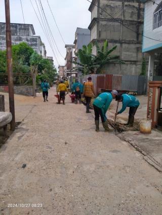 Giat Goro dinas PUTR bersama masyarakat  RT 05 RW 03 kel tembilahan kota inhil