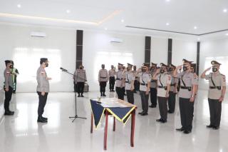 Kapolres Lingga Pimpin Upacara Sertijab 5 Pejabat Utama Polres Lingga