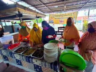 Berbagi Makan Siang Gratis Tiap Jumat Oleh Satreskrim Polres Kampar Makin Diminati Warga