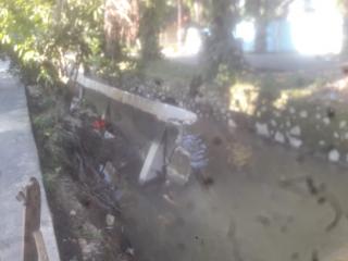 Hujan Deras Menyebabkan Banjir,Turap Perumahan Griya Sidomulyo Roboh