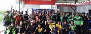 Meriah, Kapolda Riau Ajak Komunitas Ojol Nobar Piala Dunia 2026 di Mako Brimob Polda Riau