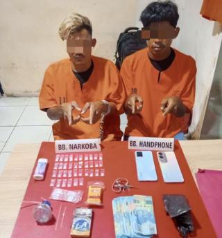 Satresnarkoba Polres Kampar Tangkap Dua Pelaku Narkoba di Pantai Cermin