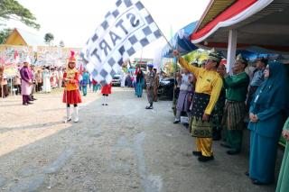 Bupati Inhil Melepas Pawai Ta,ruf Sekaligus Meresmikan Bazar MTQ Ke 44 dan Gebyar DMIJ Kec.Tempuling