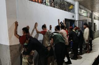 Rutan dumai kembali Geledah kamar hunian warga binaan.