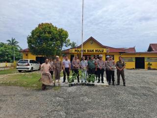 Polsek Siak Hulu Sulap Mako Jadi Lebih Hijau di Hari Pohon Nasional,Kapolres: Polisi Juga Cinta Alam