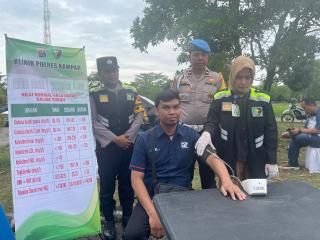Siap Mengantar Logistik Pilkada! Bidokes Polres Kampar Pastikan Kesehatan Driver Truck Prima