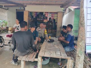 Bhabinkamtibmas Desa Nusantara Jaya Berdialog Dengan Warga Bicarakan Tentang Kamtibmas