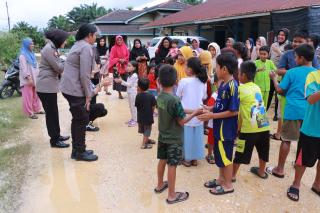 Tim Trauma Healing,  Berikan Sentuhan Harapan di Tengah Banjir Gunung Sahilan