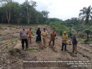 Desa Hidup Baru Siap Jadi Lumbung Pangan!Bhabinkamtibmas Polsek KKH Dampingi Petani Tanam Jagung 