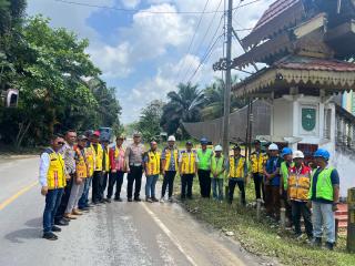 Sat Lantas Polres Kuansing Lakukan Survei Jalan Nasional yang Rusak dan Longsor