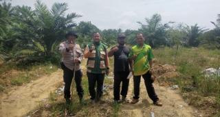 POLSEK KAMPAR KIRI HILIR BERSAMA KELOMPOK TANI TANAMI 0,5 HA JAGUNG PIPIL TUMPANG SARI DUKUNG KETAHT