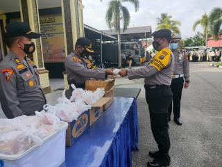 Kapolres Kampar Kembali Bagikan Multi Vitamin Untuk Anggotanya Dimasa Pandemi Covid-19
