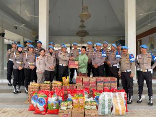Jumat Berkah Bidpropam Polda Riau Salurkan Bantuan ke Pondok Pesantren Nurul Azhar Rumbai
