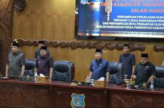 Bupati Anwar Sadat Sampaikan Nota Pengantar Dua Ranperda pada Rapat Paripurna DPRD
