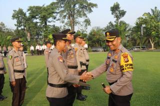 Upacara Laporan Kenaikan Pangkat Pengabdian dan Pemberian Reward di Polres Kuansing