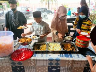 Satreskrim Polres Kampar Teruskan Program Jumat Barokah,Makan Siang Gratis Untuk Dhuafa