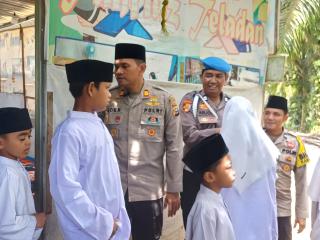 TRLK-25 - Polsek Rambah Gelar Aksi Jumat Berkah, Bantu Anak Panti Asuhan AL-USWAH