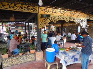 Satreskrim Polres Kampar Terus Lanjutan Program Jumat Barokah,Berbagi Makan Siang Untuk Dhuafa