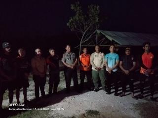POLSEK KAMPAR HADIR DI TENGAH DUKA, KORBAN HANYUT DI SUNGAI KAMPAR DITEMUKAN PUKUL 18.08 WIB