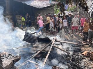 Rumah di Dusun II Kampung Lintang Hangus Terbakar, Kapolsek Tambang Himbau Warga Waspada Api!  
