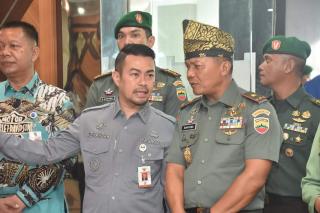 Tingkatkan Sinergitas Danrem 031/WB Kunjungan Kerja Ke Kantor Walikota Pekanbaru.