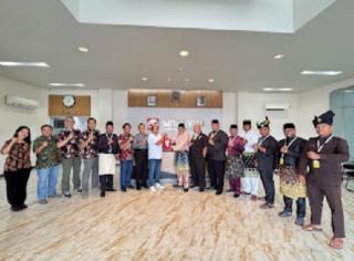 Lembaga Adat Melayu Riau (LAMR.) Kota Dumai Perkuat Hubungan Baik Melalui Silahturahmi.