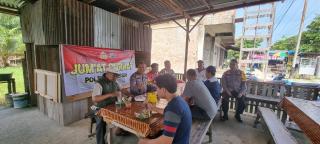 Melalui Jumat Curhat Satbinmas Berikan Himbauan Pemilu Damai Pada Masyarakat Muara Uwai