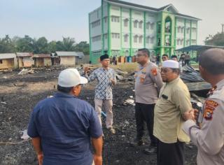 Asrama Ponpes Syekh Burhanuddin Hangus Terbakar, Kapolres Kampar Datang Sampaikan Duka dan Bantuan